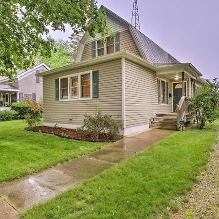 Walk To Beach And Downtown Lake Geneva!